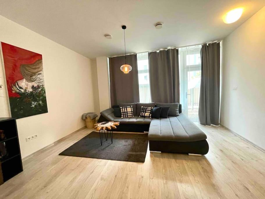 Amazing Large 2,5rooms With Terrace And Parking! Apartmán